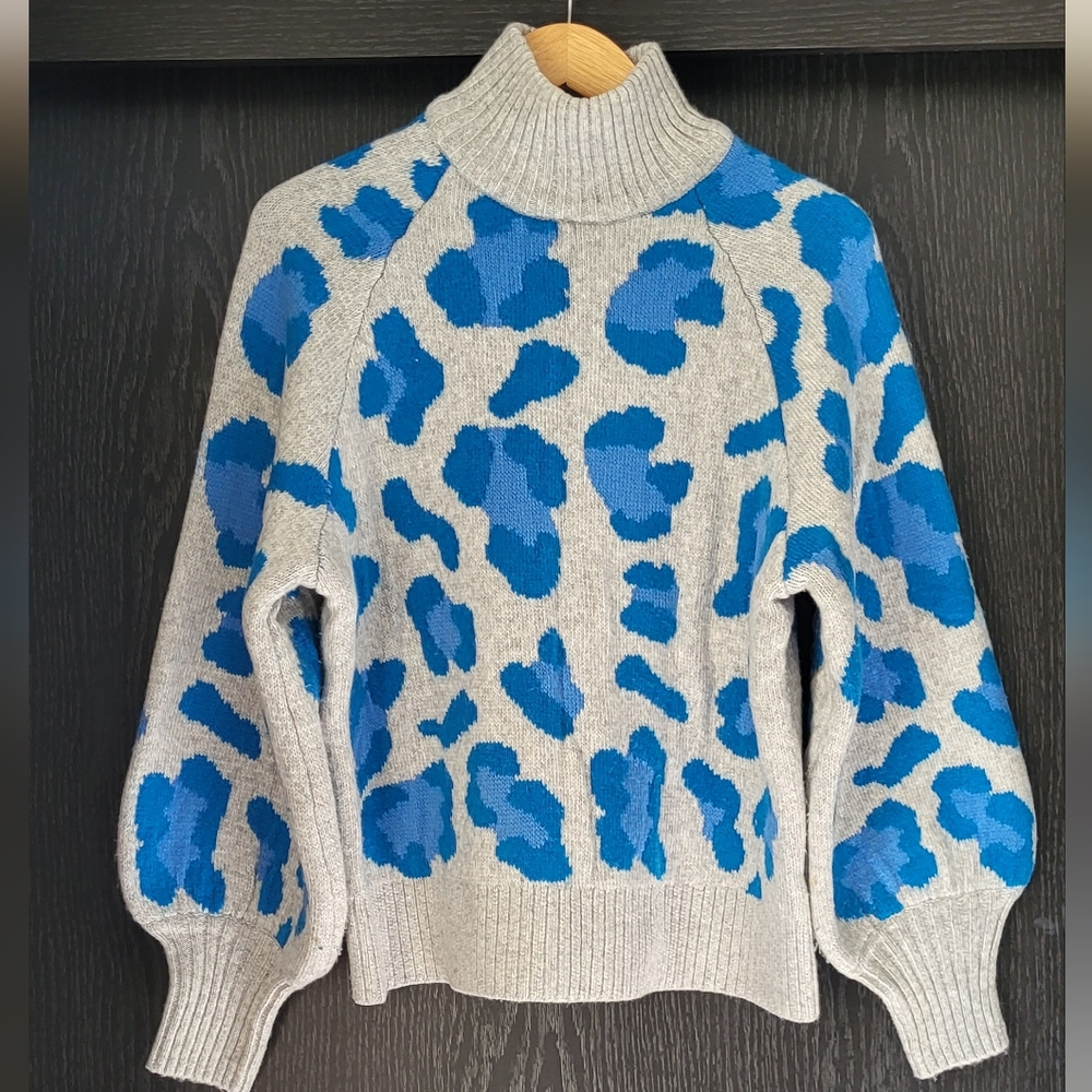 H&M Blue and Grey Cheetah Print Turtleneck Sweater